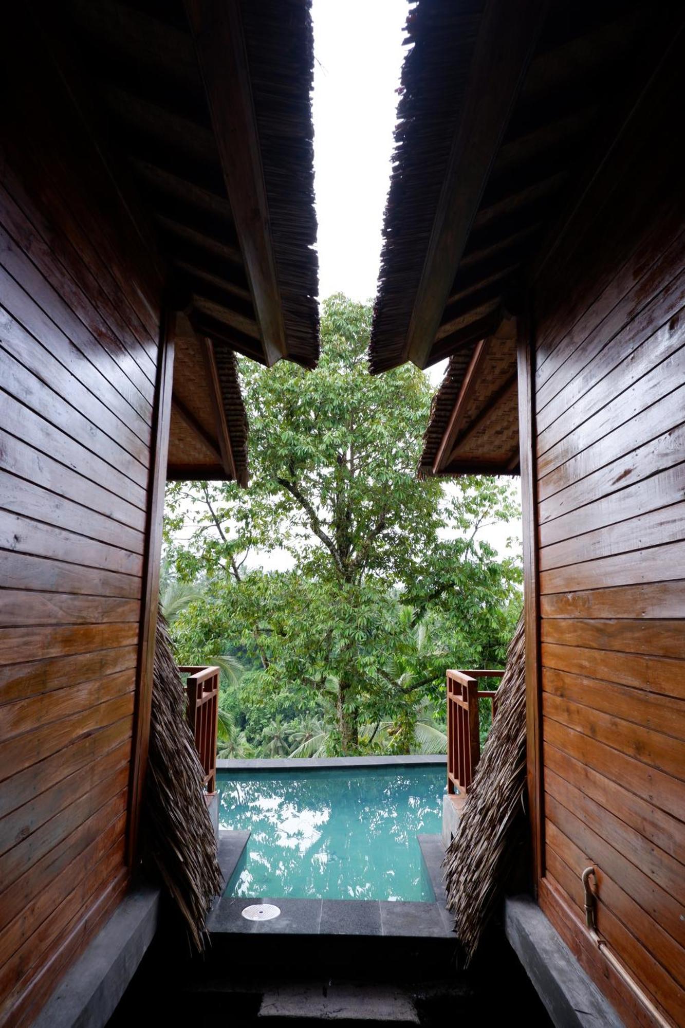 Aum Resort Pulukan Exterior photo